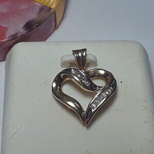 Estate .25ctw Rd/Baquette Natural Diamond Open 10Kt YellowGold Heart Pendant4546